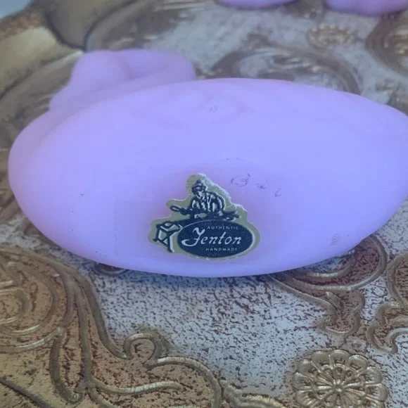 Fenton Lavender Satin Swan Figurine - Picture 5 of 9